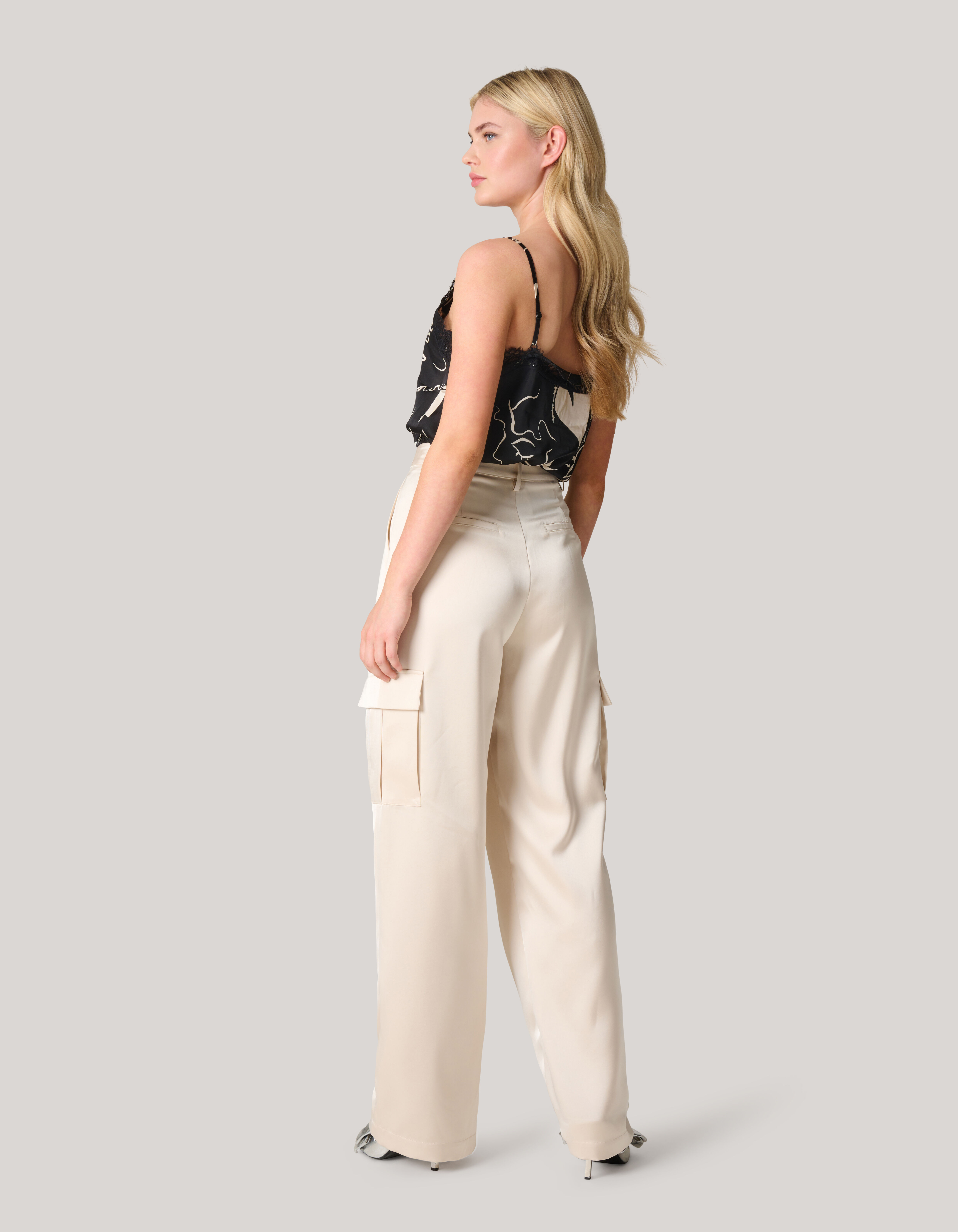 Satijnen Wide Leg Cargo Broek Gebroken Wit SHOEBY WOMEN