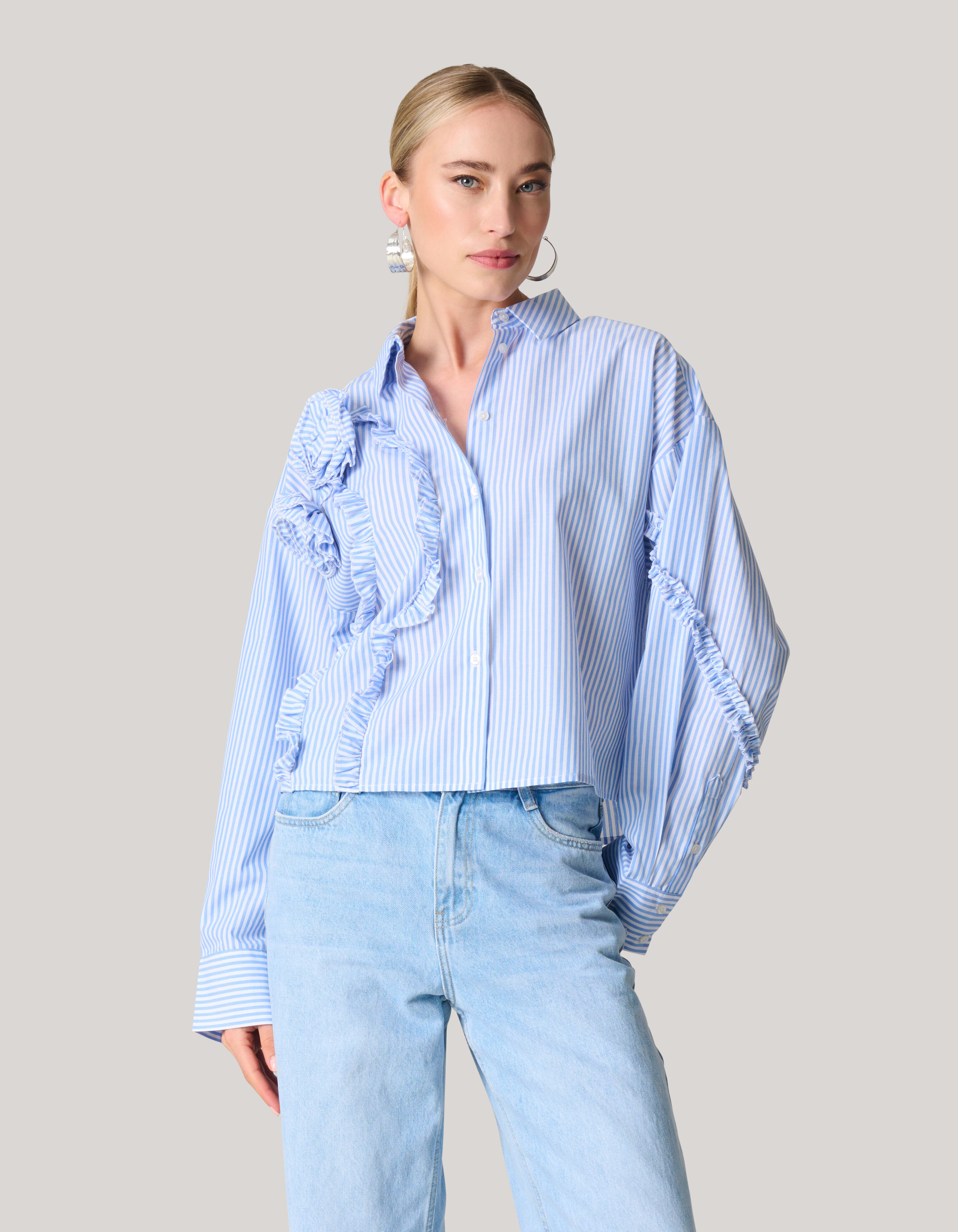 Pinstripe Ruffle Blouse Lichtblauw SHOEBY WOMEN