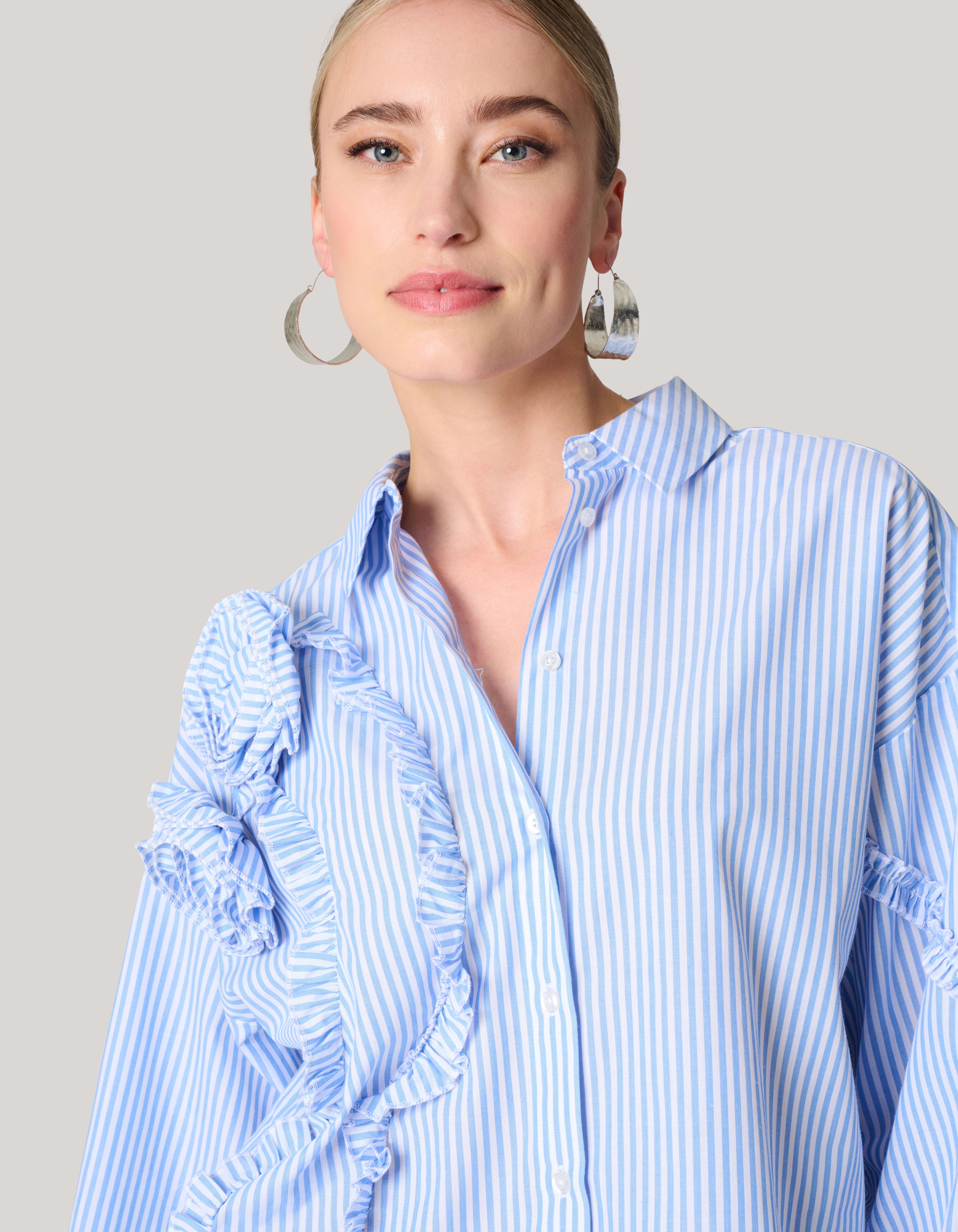 Pinstripe Ruffle Blouse Lichtblauw SHOEBY WOMEN