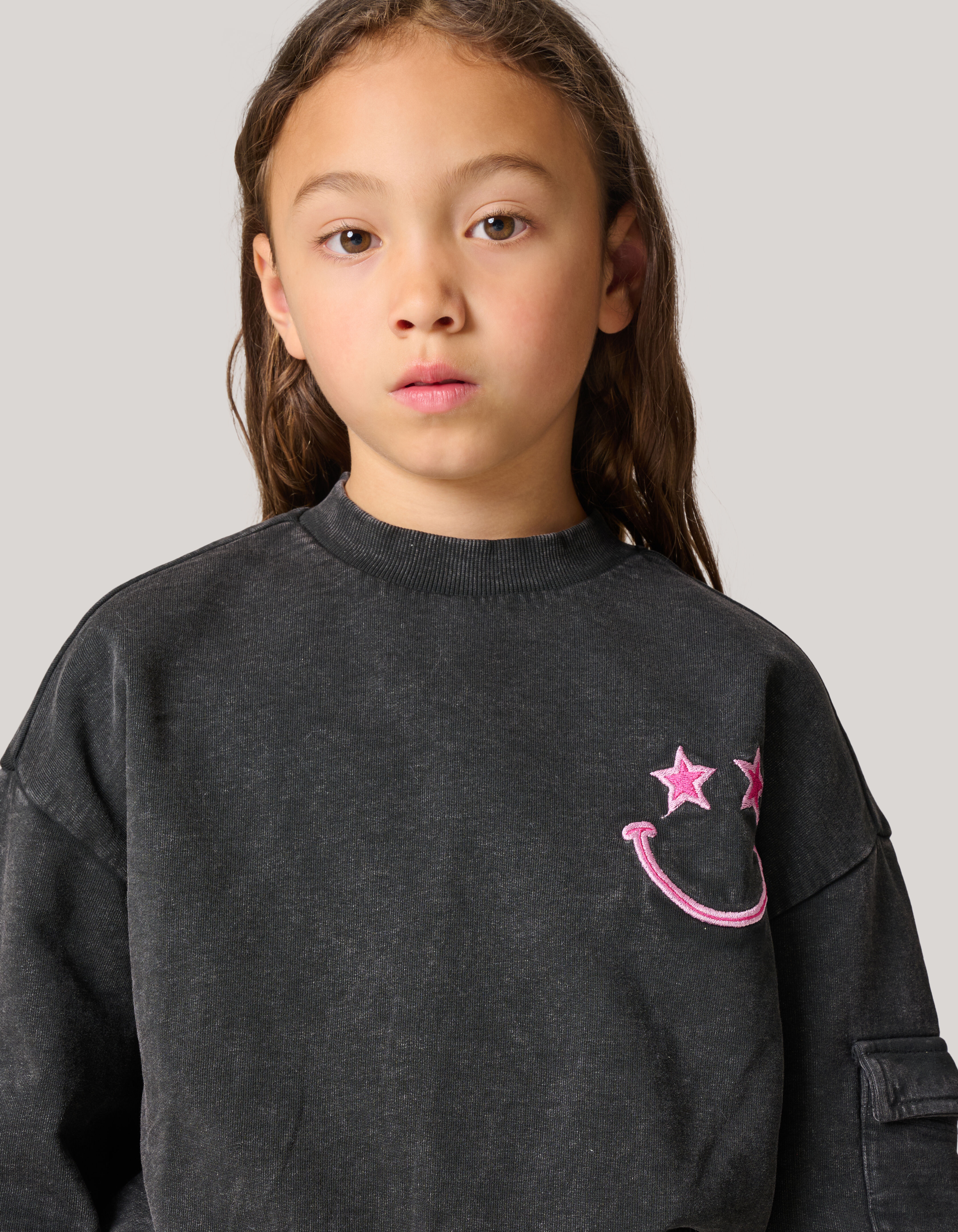 Embroidered Sweater Donkergrijs SHOEBY GIRLS