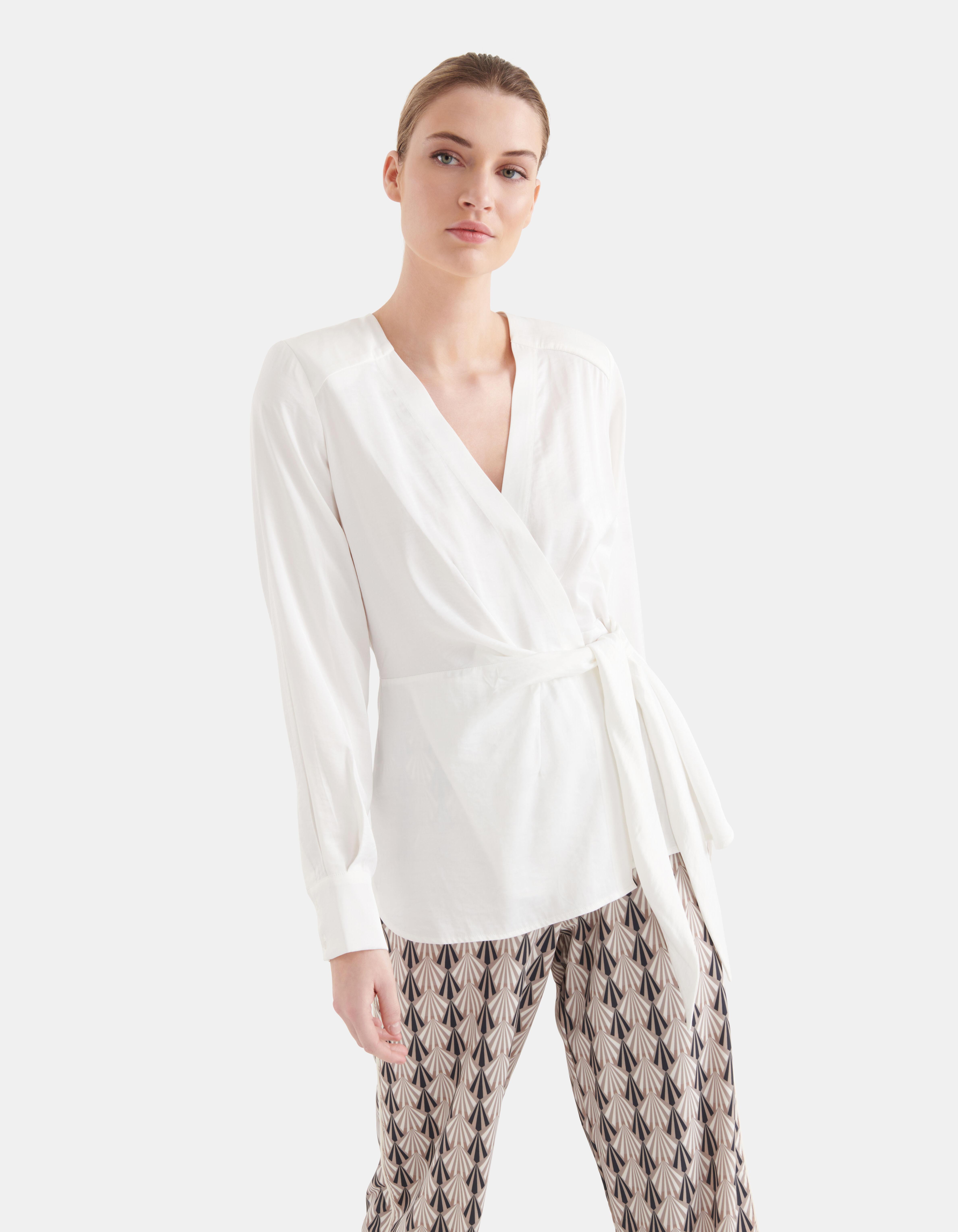 man Weinig een vergoeding Witte blouses online kopen. Ontdek nu de collectie | Shoeby | Koop nu  online | Shoeby