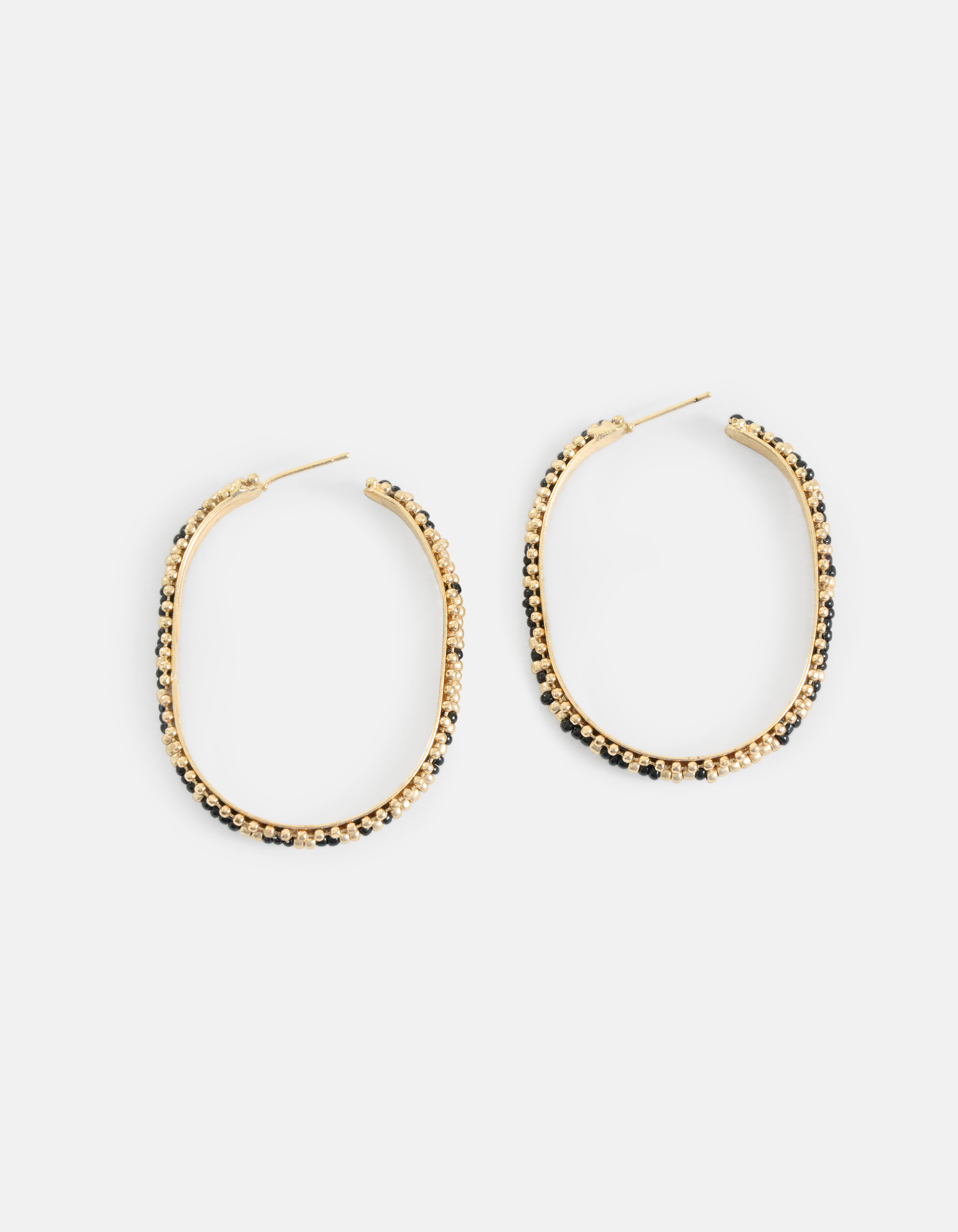 Ovale Beaded Hoops Oorbellen Zwart SHOEBY ACCESSOIRES